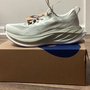 Asics Superblast 2
Color: Lake Grey/ White Sage